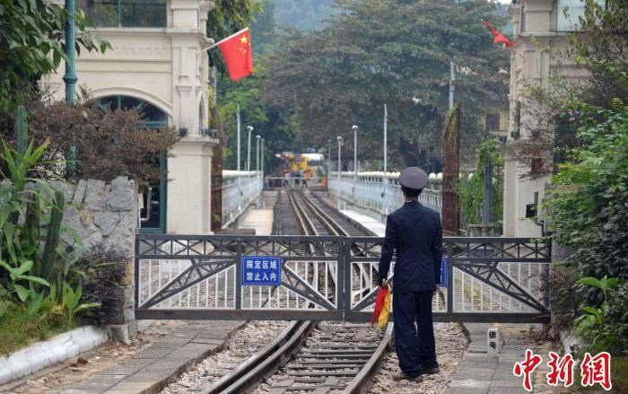 LOL比赛赌注平台:中国铁道部铁路同登站距接轨点１９２年３月８日生效