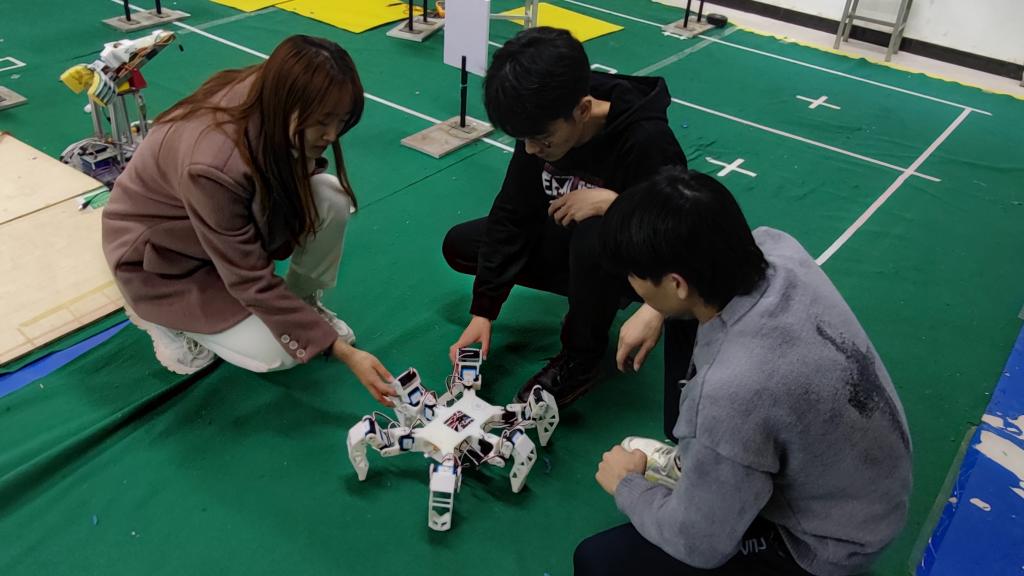 2016年LOL比赛赌注平台中国工程机器人大赛暨国际公开赛线上预选赛预选赛

